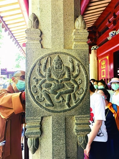 开元寺殿后石柱上的印度教图案 本报记者李韵摄/光明图片