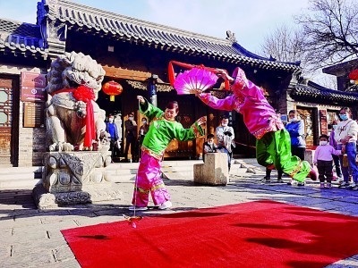 青州民间传统舞蹈“扑蝴蝶”。沈志海摄