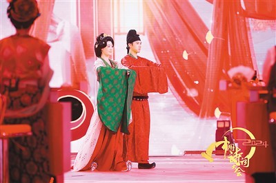 　　北京服装学院在《2024中国诗词大会》复原的古代婚服。