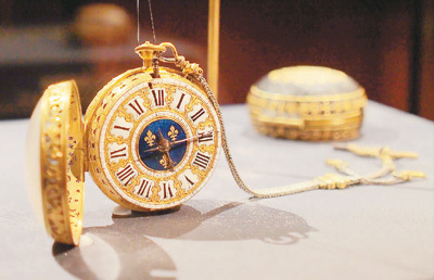 　　铜镀金壳开光东谈主物像怀表，故宫博物院藏。