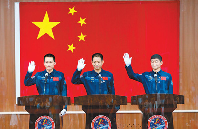 在浩瀚太空留下中国足迹——对话神舟十二号航天员