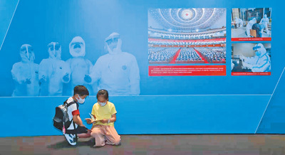 百年中国科学家主题展暨月壤展览在香港举办 时代精神耀香江