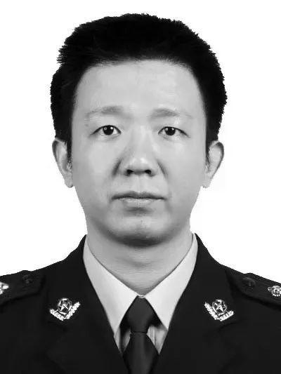 武漢警界科技精英萬(wàn)松因公犧牲