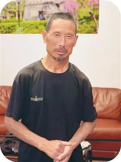 河南工地大叔：會把學(xué)習(xí)讀書持續(xù)下去