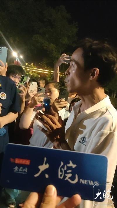鸡排哥收摊一脸肉眼可见的疲惫