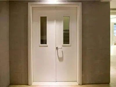 修车店凌晨突发火灾 听劝装的门成了“救命门”