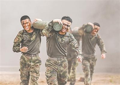 回顾2025年中国军事大场面 强军兴军的铿锵足音