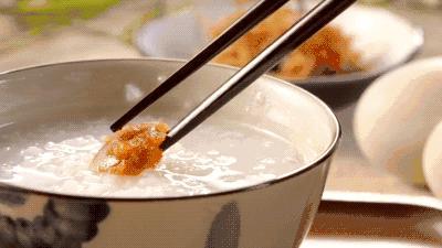 边吃饭边喝水的人胃可能已经受伤了 干湿分离更养胃