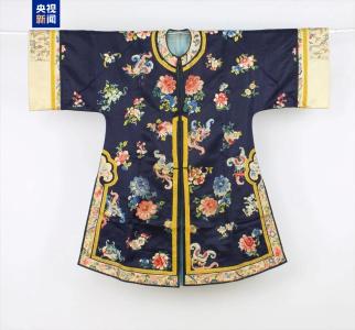 天冷了，快穿上这件“花团锦簇”的外搭