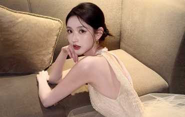 王玉雯穿亮片纱裙似优雅天鹅 美貌养眼气质在线