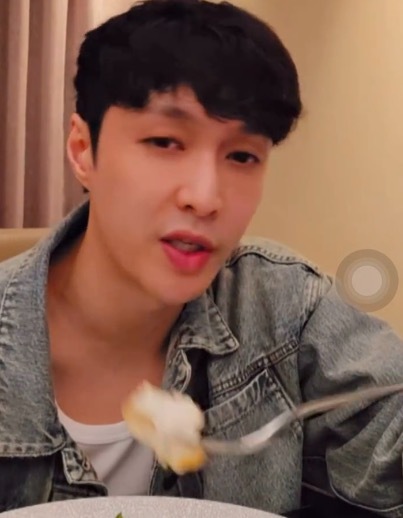 張藝興向粉絲報(bào)平安：我沒事兒,，挺好的