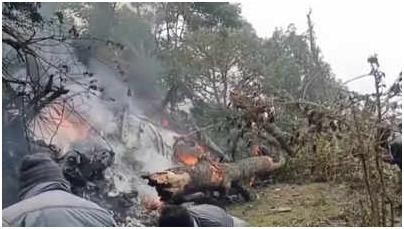 印度国防参谋长乘坐的直升机坠毁 三人受重伤送医