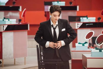 张馨予何捷亲密合影曝光 被扒同穿一件衣服超恩爱