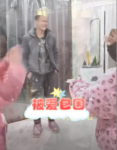 妻女为满身油污回家丈夫准备惊喜