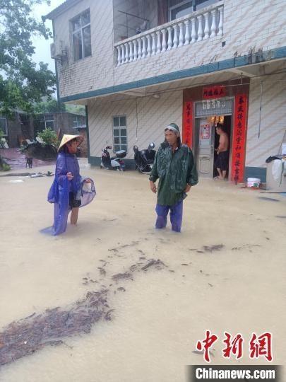 广西防城港一村庄内涝民居被浸泡 273毫米强降雨袭来