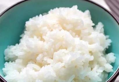 剩米饭别倒掉，一个土豆变早餐，3分钟做出全家抢着吃！