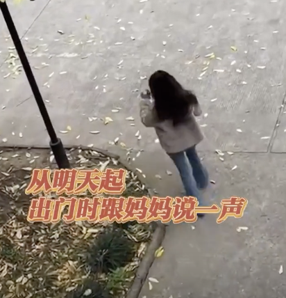 媽媽每天拍女兒匆忙上班背影 母愛的無聲見證