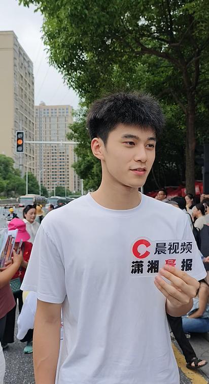 1米97男生已被浙大录取仍参加高考