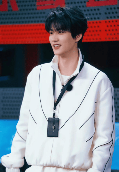 周柯宇作念了我最想对陈妍希作念的事 18场吻戏的情愫舆图