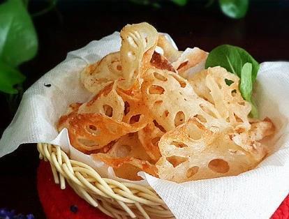 莲藕切片易发黑?厨师长:记住1点,莲藕又白又净,放的时间长