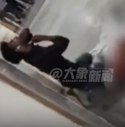 懷疑女友不忠印度一男子將女友割喉殺害,！