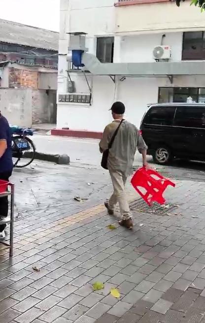 米饭免费店家回应老伯吃酱油拌饭 暖心举动获赞
