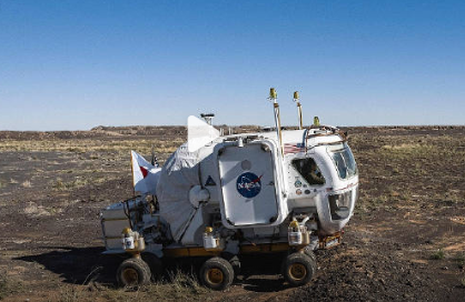 NASA首次对外公开载人探月车原型