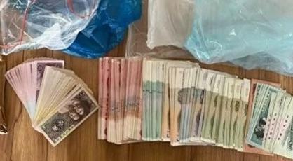 男子床下找到去世母亲藏的钱 母爱深深触人心