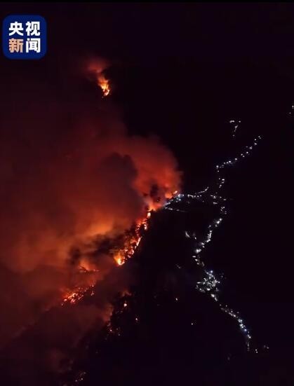 震撼航拍看重慶救援山火的人有多少 現場畫面令人震撼！