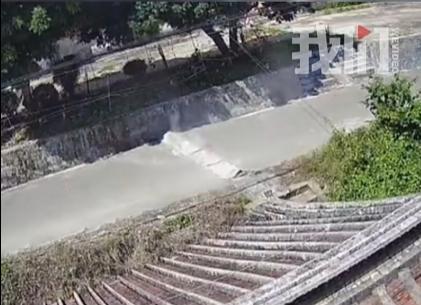 汕头一水泥路面因高温暴晒炸开 热浪导致村道爆裂