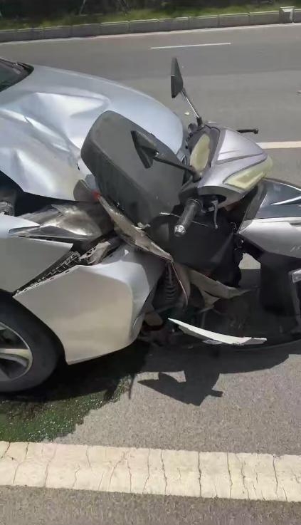 高三学生被邻居驾车撞亡案一审 邻里矛盾引发悲剧