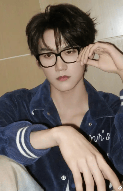 周柯宇作念了我最想对陈妍希作念的事 18场吻戏的情愫舆图