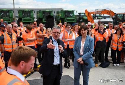 英国首相称未来有人学中文 普通话成“未来的语言”