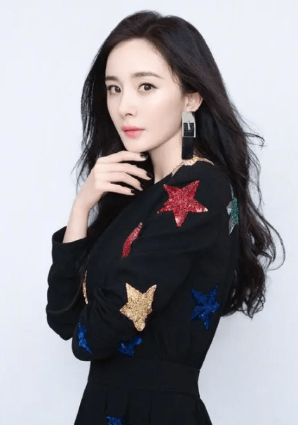 杨幂离婚5年后父亲晒照罕见提到外孙女粉丝感慨丫头长大了