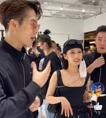 王嘉尔歌词回应之前在夜店的传闻：我玩得努力，但我工作更努力