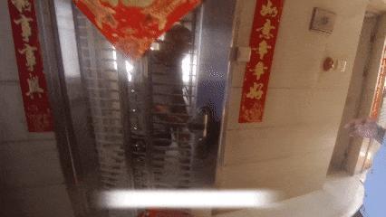 民警冲进阿姨家里保住700多万 紧急断电阻止诈骗