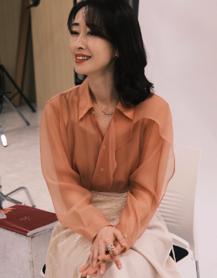 ​穿衣显瘦脱衣有肉！47岁的刘敏涛身材好绝