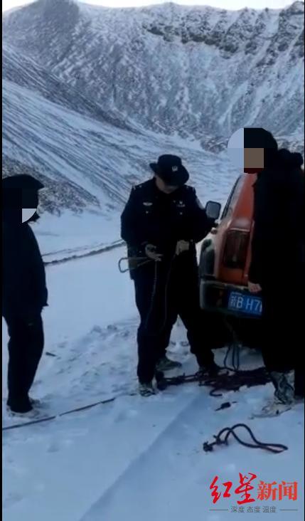 新疆一廢棄國道路段頻發(fā)游客被困
