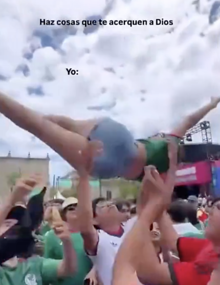 墨西哥球迷庆祝翻车