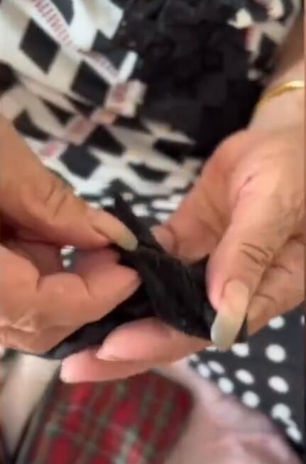 退伍军人用子弹壳做戒指送奶奶 老人用布层层包住一直珍藏在身边
