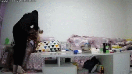 黑龙江一女公务员殴打七旬母亲 中纪委发声
