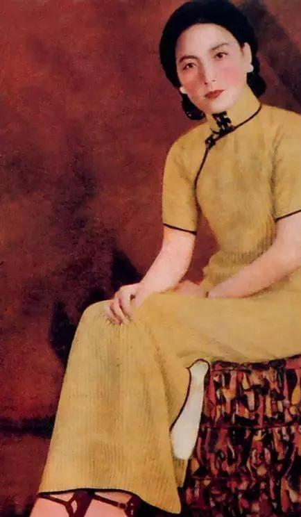 孟小冬究竟有多漂亮？一嫁梅兰芳二嫁杜月笙，美得让人移不开眼！ 舞台与情感的传奇一生