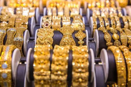 假买卖真放贷珠宝店店主被判刑