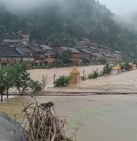 直击贵州榕江汛情最新现场 全城警报拉响