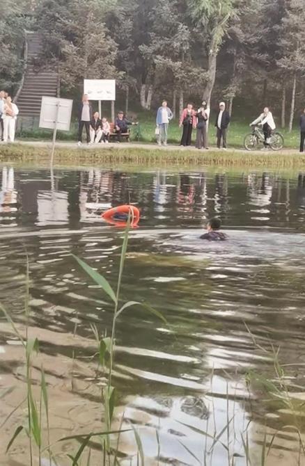 男子救起落水女孩后默默駕車離開 英勇行為溫暖人心