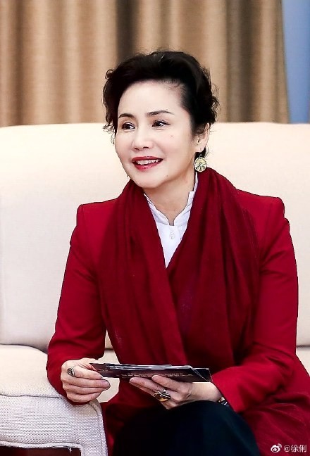 央视主播徐俐宣布退休 60岁的徐俐状态太好了
