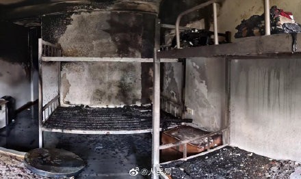 杭州一居民出门没拔充电线 家被烧了 消防提醒：人走断电