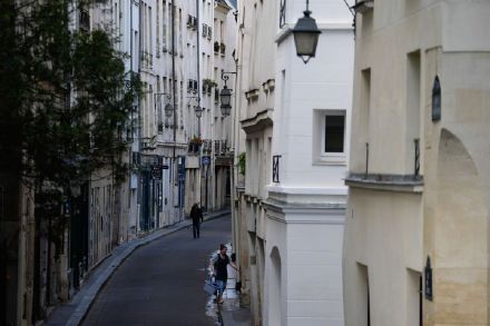 巴黎为奥运会开展城市大扫除