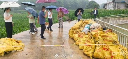 湖南一溶洞清出垃圾3000斤 排污問(wèn)題引關(guān)注