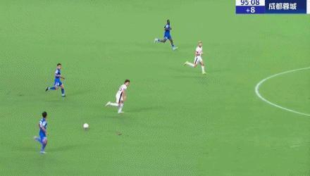 争冠生死3分钟!于汉超错失良机,周定洋读秒绝平,申花透支运气 蓉城起死回生